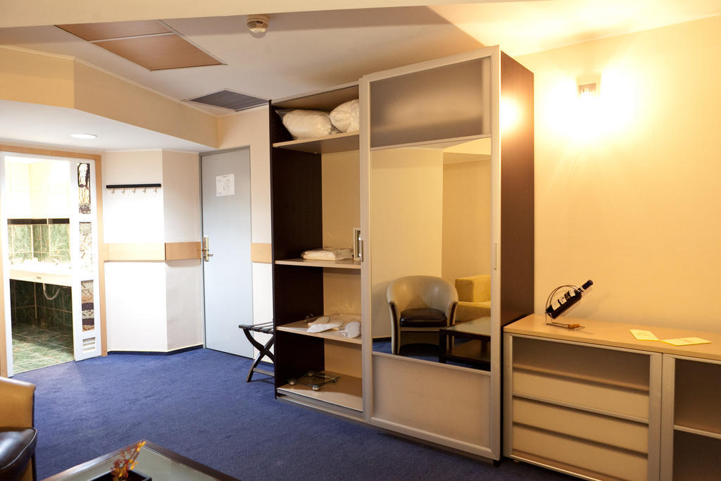 Hotel Dacia Rrt Bucharest Room photo