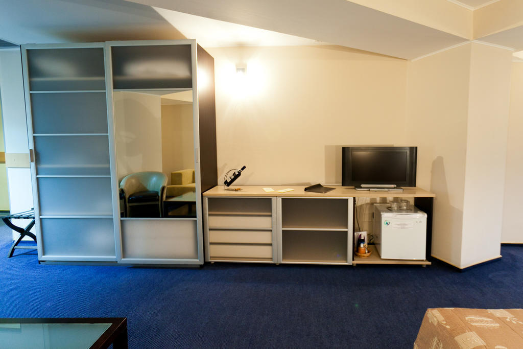 Hotel Dacia Rrt Bucharest Room photo