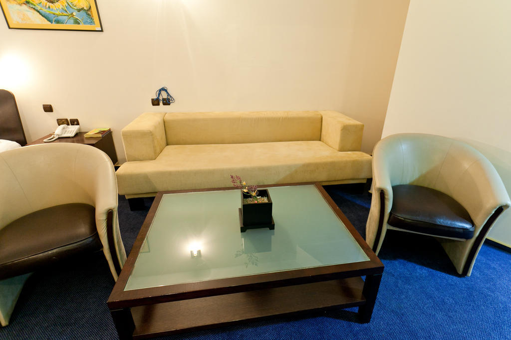 Hotel Dacia Rrt Bucharest Room photo