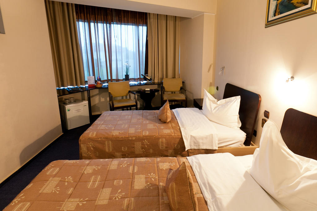 Hotel Dacia Rrt Bucharest Room photo