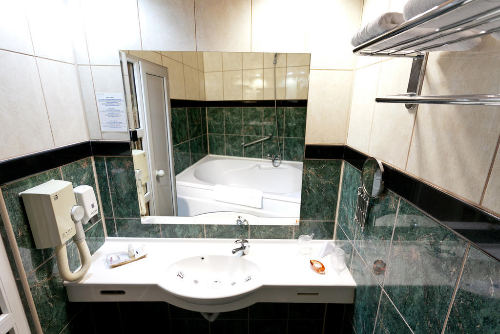 Hotel Dacia Rrt Bucharest Room photo