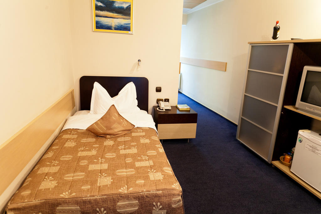 Hotel Dacia Rrt Bucharest Room photo